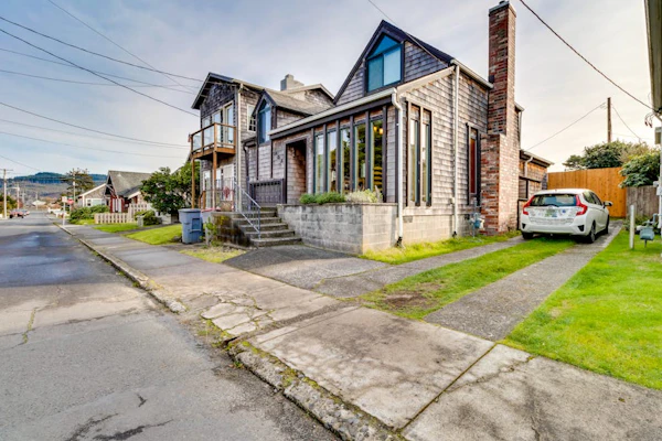 Updated Dog-Friendly House with Private Hot Tub - 1/2 Block from Beach