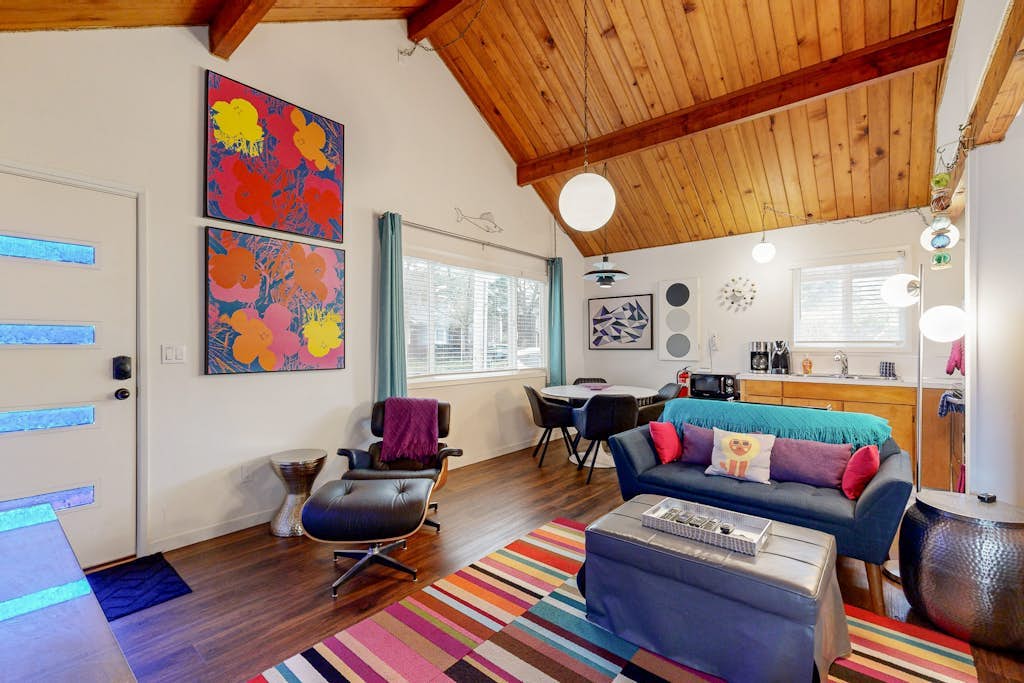 Charming & convenient cottage - one block from the beach & prom with front porch