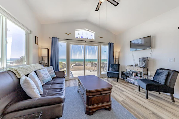 Dog-friendly oceanside home w/WiFi, ocean views, private W/D, deck, & fireplace