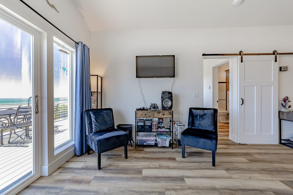 Dog-friendly oceanside home w/WiFi, ocean views, private W/D, deck, & fireplace