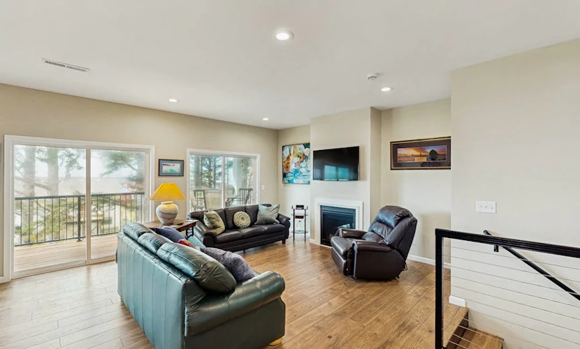 Charming home with ocean views, patio, BBQ grill, WiFi, W/D, walk to beach