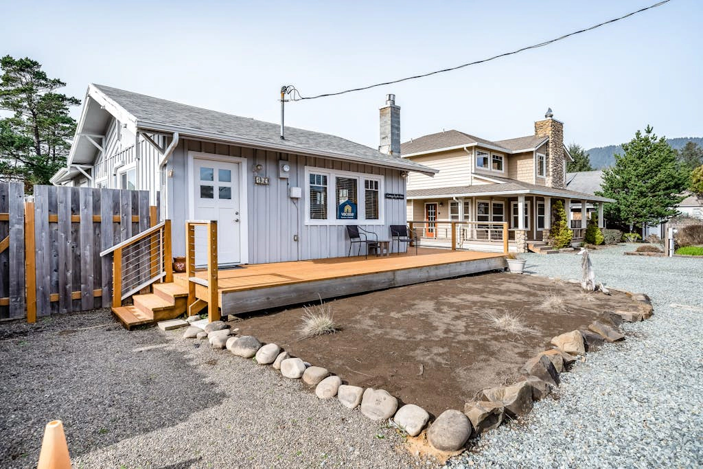 Charming cottage with WiFi & AC - 1/4 mile from the beach (MCA #1213)