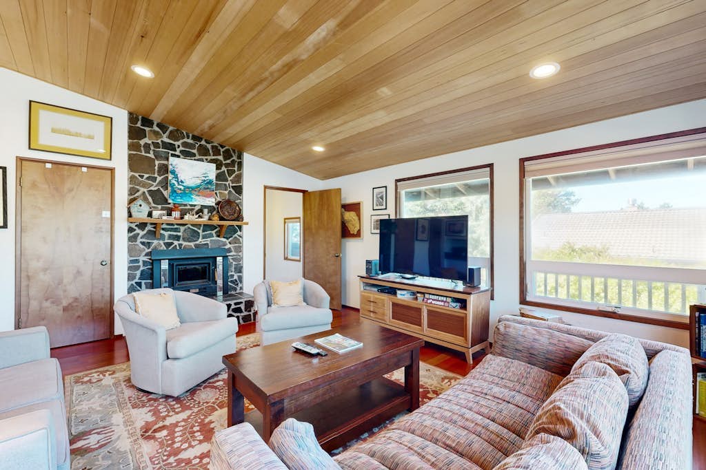 2-story dog-friendly home with Ping-Pong, gas grill, deck, wood stove-fireplace