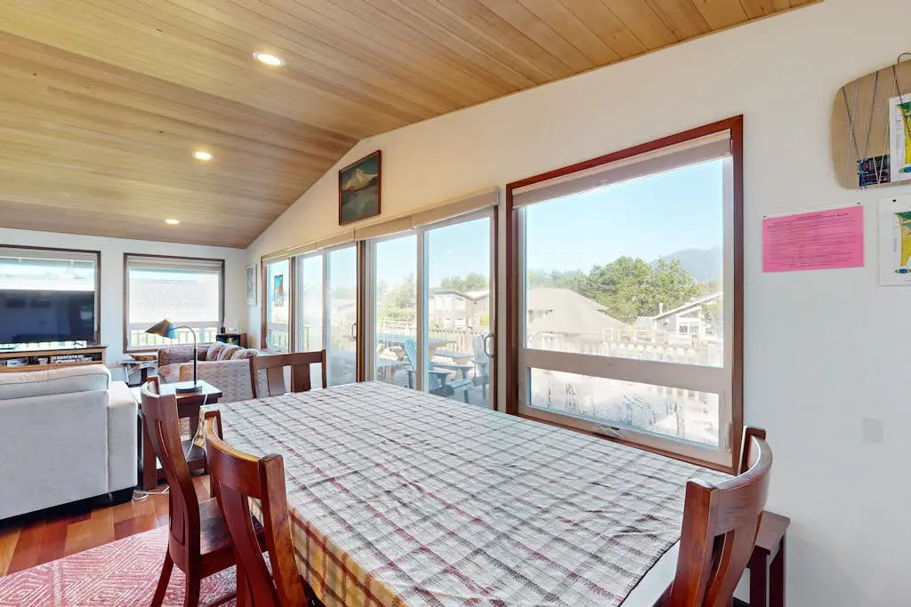 2-story dog-friendly home with Ping-Pong, gas grill, deck,  electric fireplace