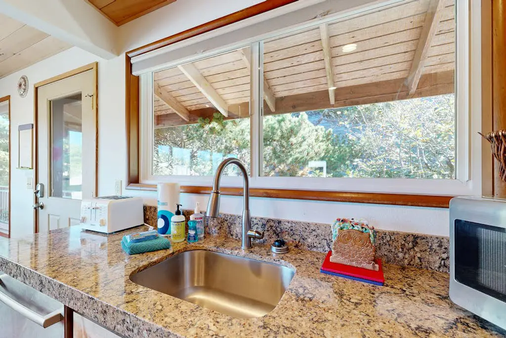 2-story dog-friendly home with Ping-Pong, gas grill, deck,  electric fireplace