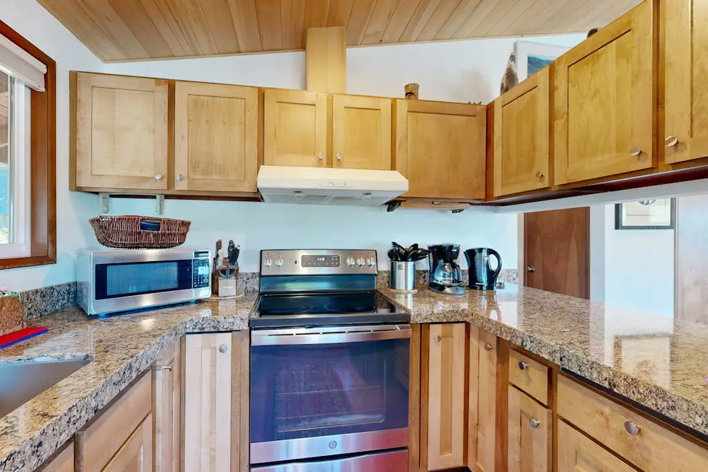 2-story dog-friendly home with Ping-Pong, gas grill, deck,  electric fireplace