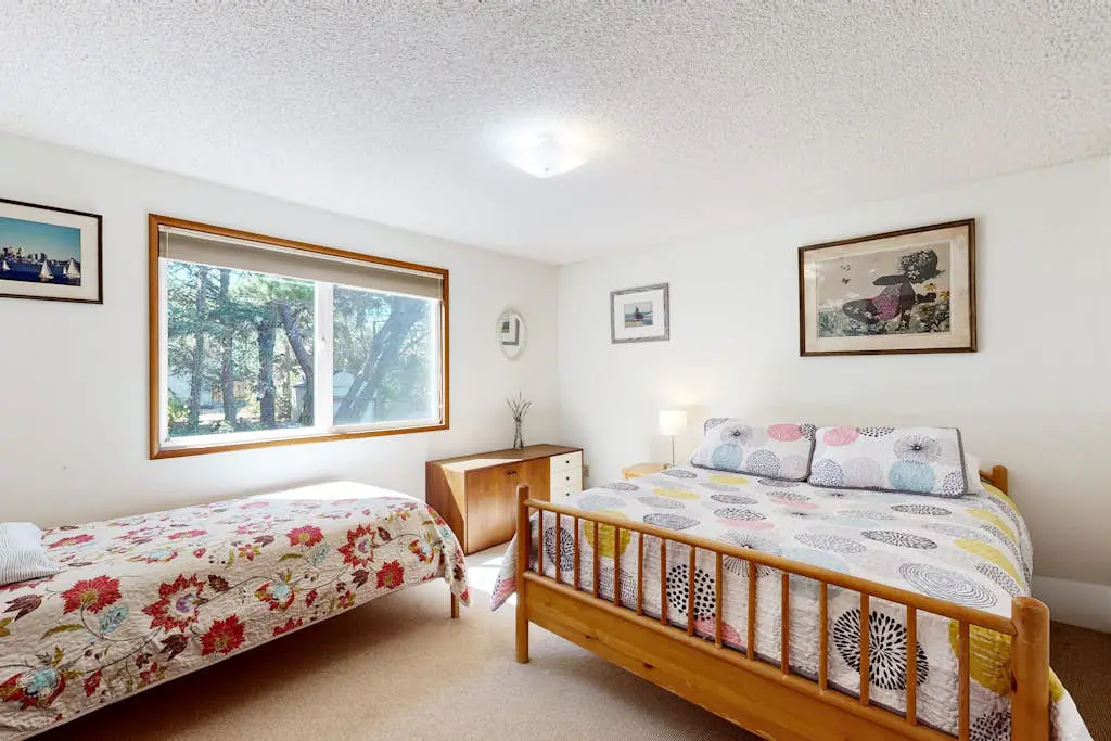 2-story dog-friendly home with Ping-Pong, gas grill, deck,  electric fireplace