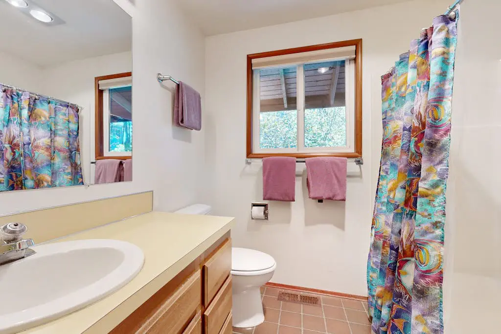 2-story dog-friendly home with Ping-Pong, gas grill, deck,  electric fireplace