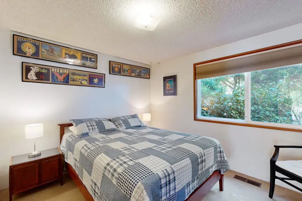 2-story dog-friendly home with Ping-Pong, gas grill, deck,  electric fireplace