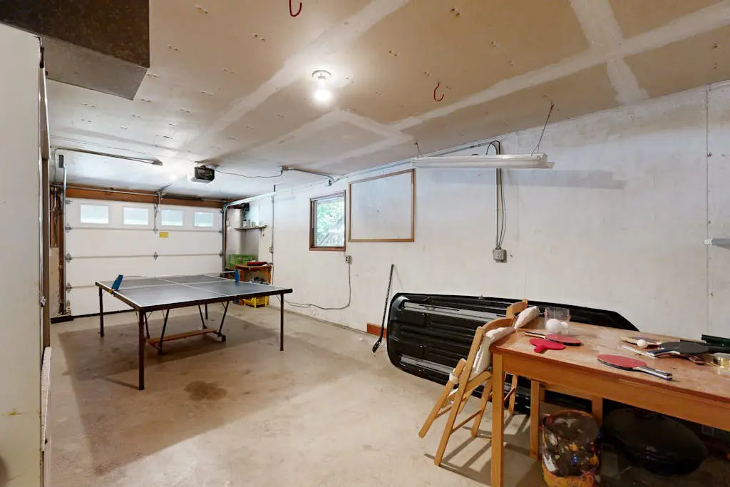 2-story dog-friendly home with Ping-Pong, gas grill, deck,  electric fireplace