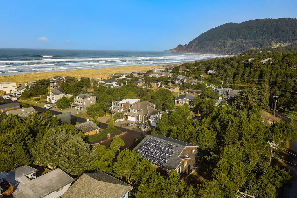 2-story dog-friendly home with Ping-Pong, gas grill, deck,  electric fireplace