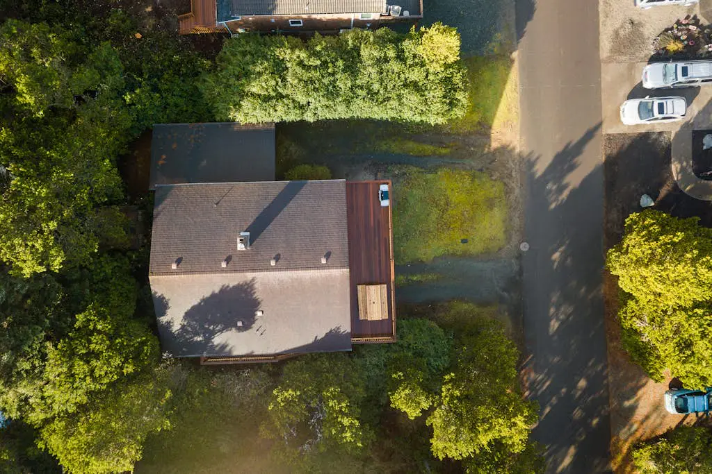 2-story dog-friendly home with Ping-Pong, gas grill, deck,  electric fireplace
