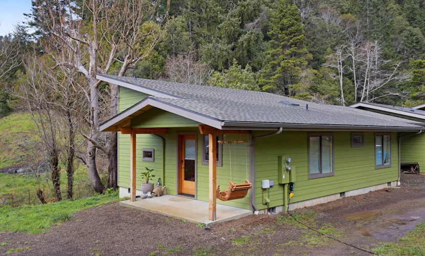 Newly Built, Dog-Friendly, Colorful Creekside Home - One Mile to the Ocean