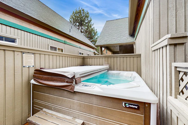 Log decor home w/ private hot tub, deck & shared pools/tennis