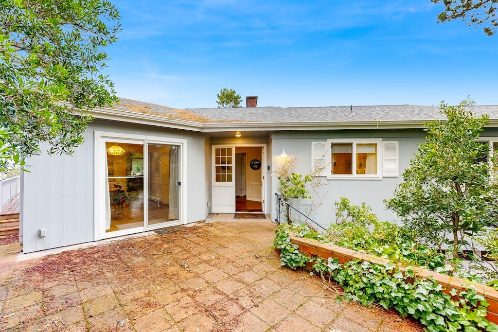 Oceanfront charmer with wood fireplace, games, & scenic deck - dog-friendly