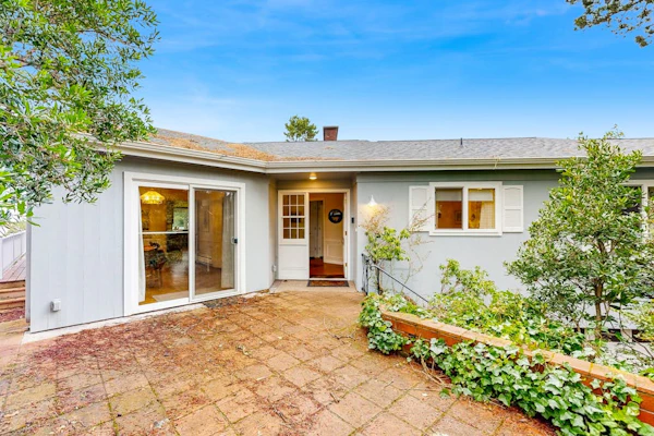 Oceanfront charmer with wood fireplace, games, & scenic deck - dog-friendly