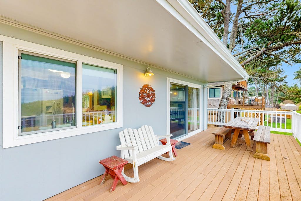 Oceanfront charmer with wood fireplace, games, & scenic deck - dog-friendly