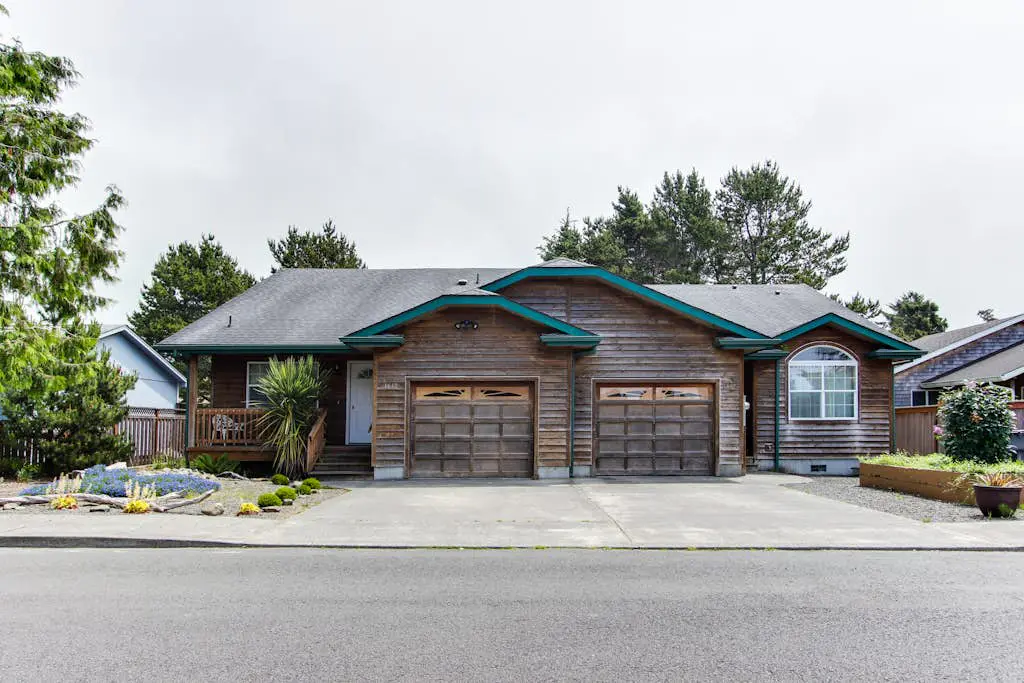 Dog-Friendly Home with Private Hot Tub - Near City Park and Beach Access