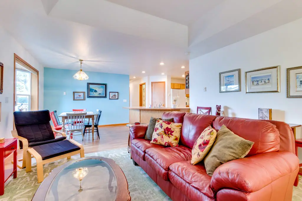 Dog-Friendly Home with Private Hot Tub - Near City Park and Beach Access