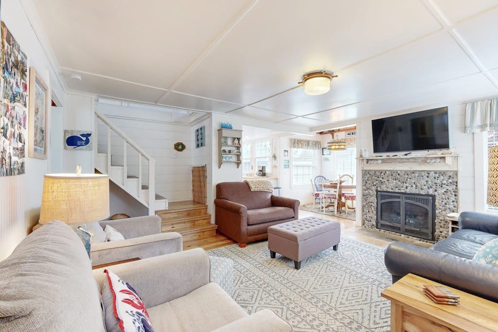 Updated house with patio, great location near beach, dog-friendly