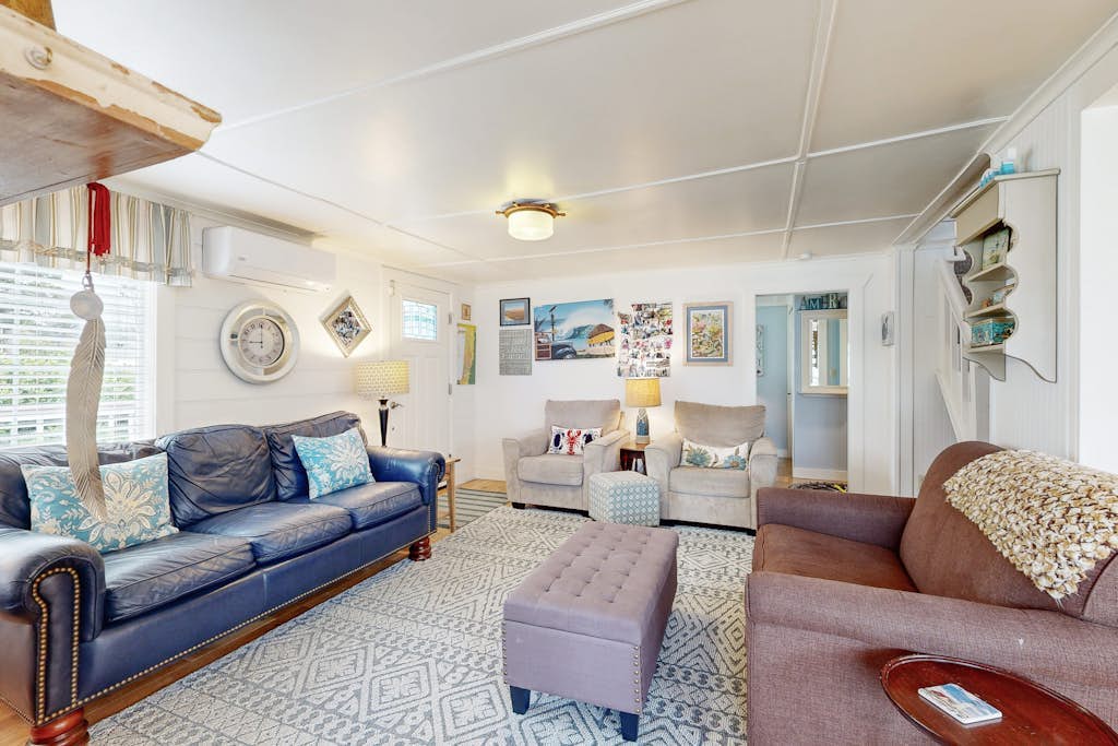 Updated house with patio, great location near beach, dog-friendly