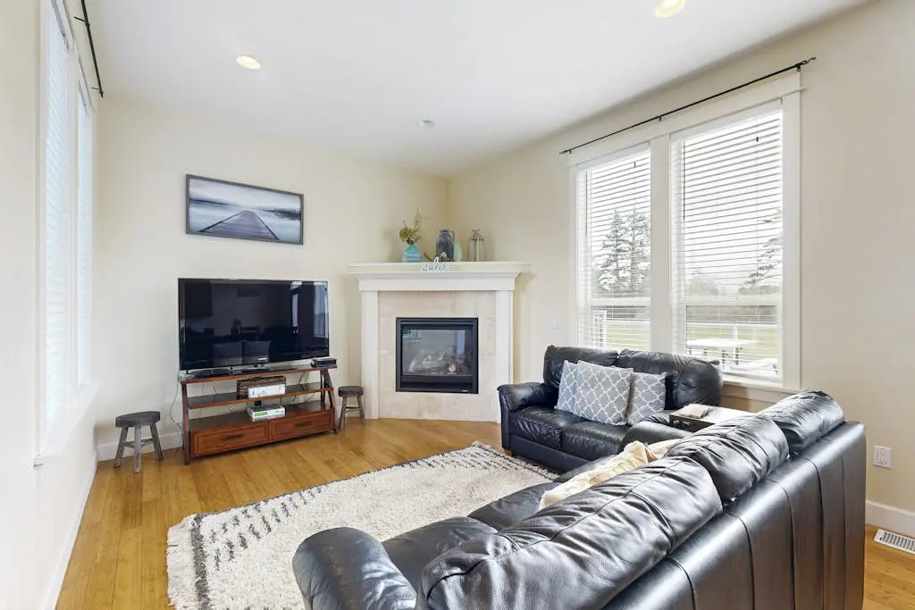 Dog-friendly and golf course-adjacent home with gas fireplace and deck