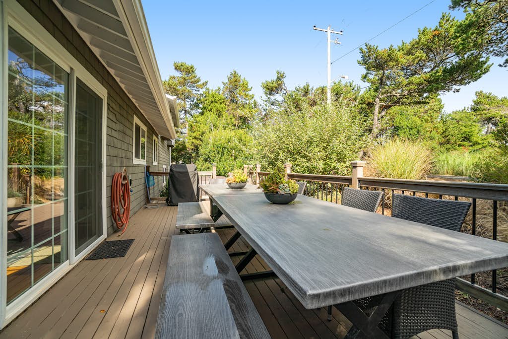 Newly updated, dog-friendly house near the beach with hot tub & grill