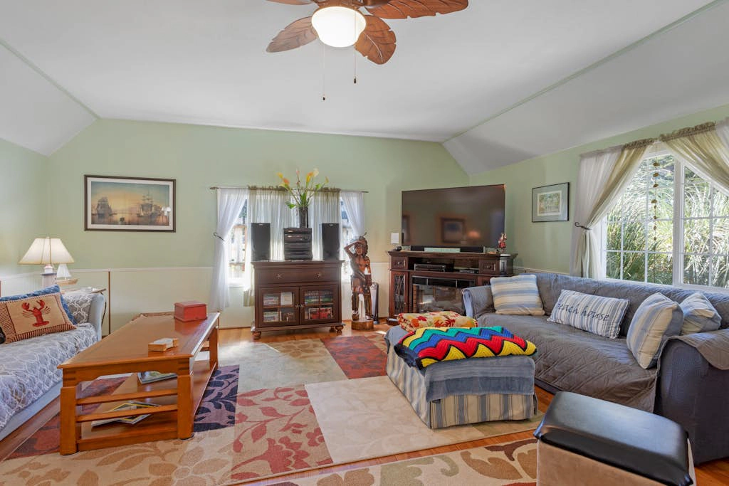 Bright & roomy beach home with a furnished deck & ocean access
