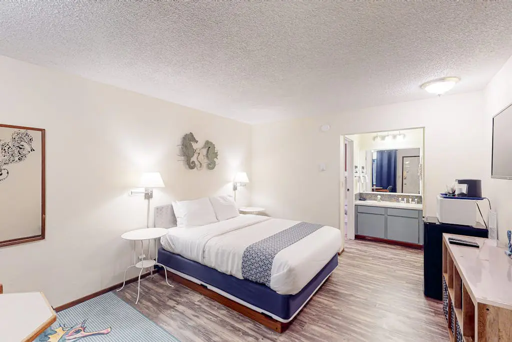 Lamplighter Inn - 109 Seahorse Reef