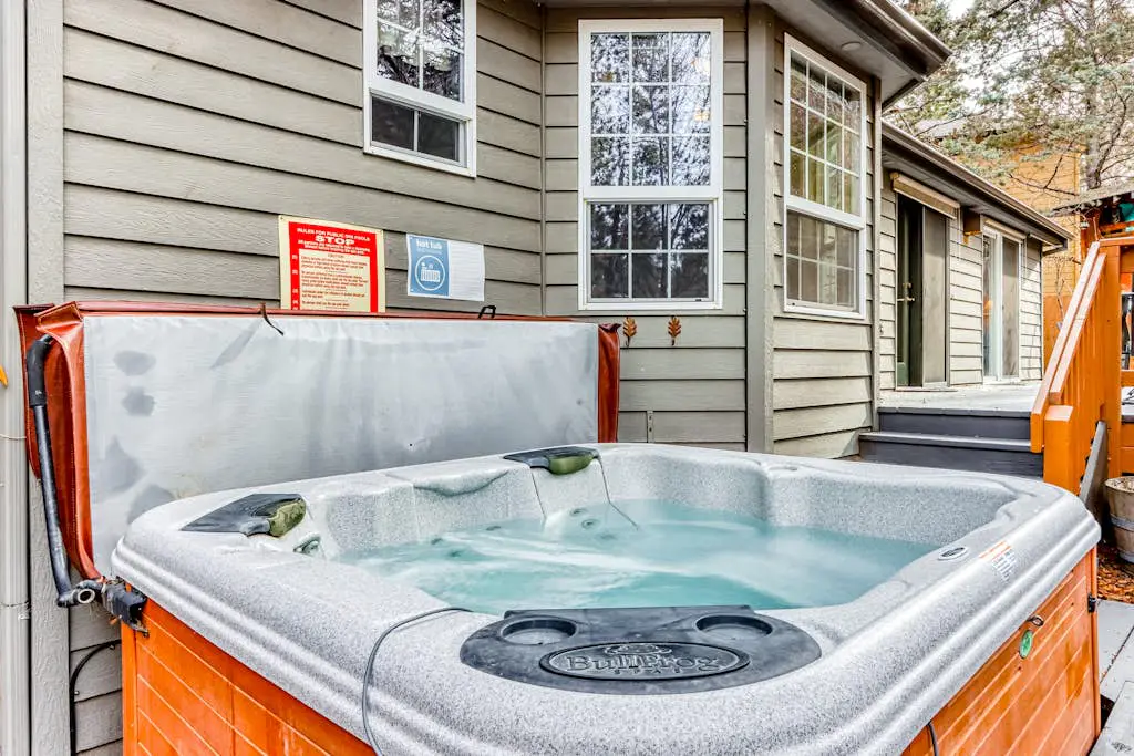 Westside Craftsman with enclosed yard & jetted tub