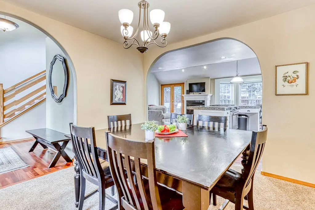 Westside Craftsman with enclosed yard & jetted tub
