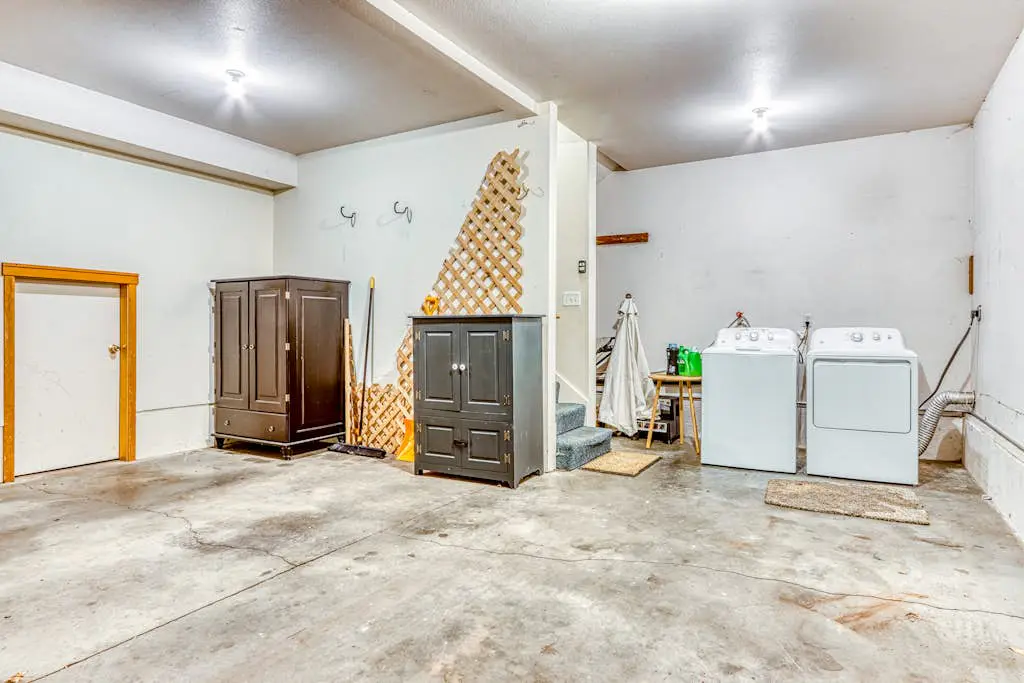 Westside Craftsman with enclosed yard & jetted tub