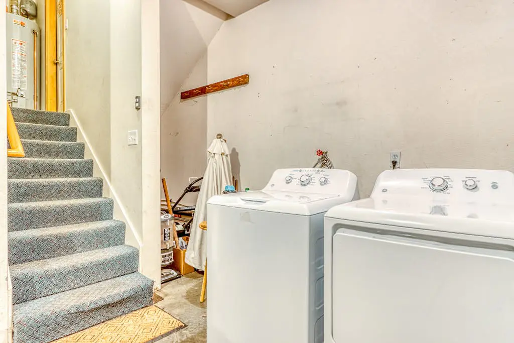 Westside Craftsman with enclosed yard & jetted tub