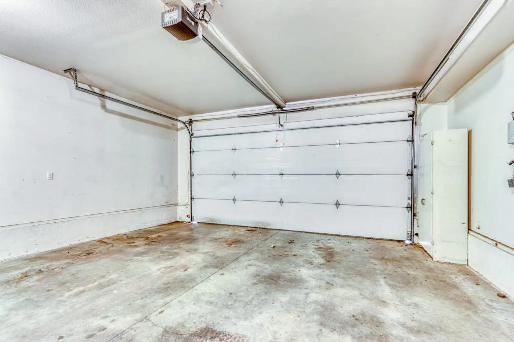 Westside Craftsman with enclosed yard & jetted tub