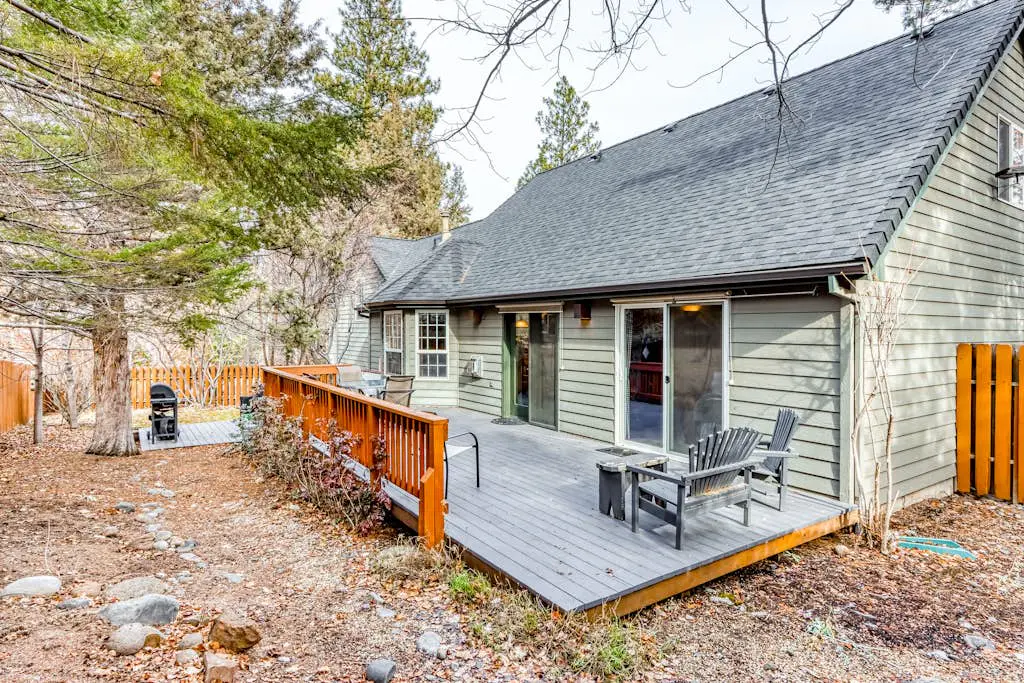 Westside Craftsman with enclosed yard & jetted tub