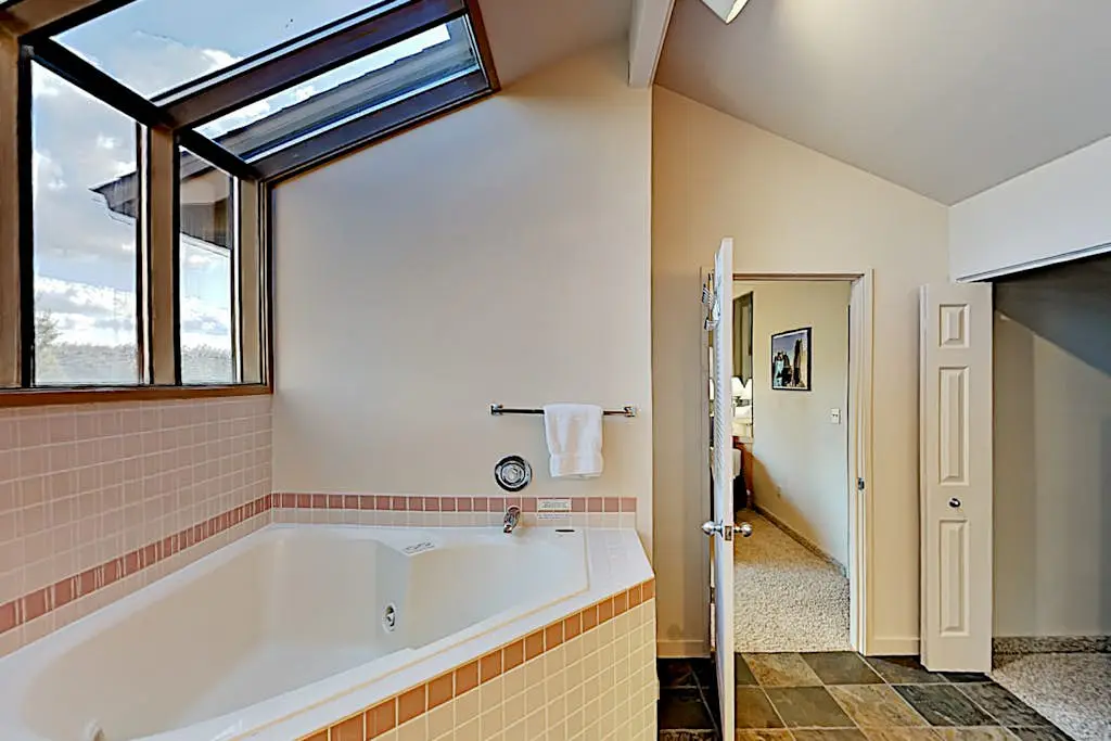 Hawks Landing - River & Mountain Views - Pool, Spa, Water Park, Tennis, Golf