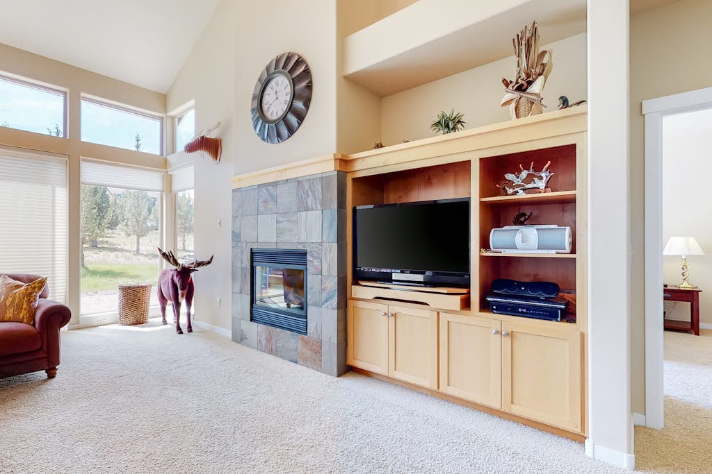 2-Story Home withPatio, Gas Grill, Gas Fireplace, Free WiFi, Shared Pools, Hot Tub