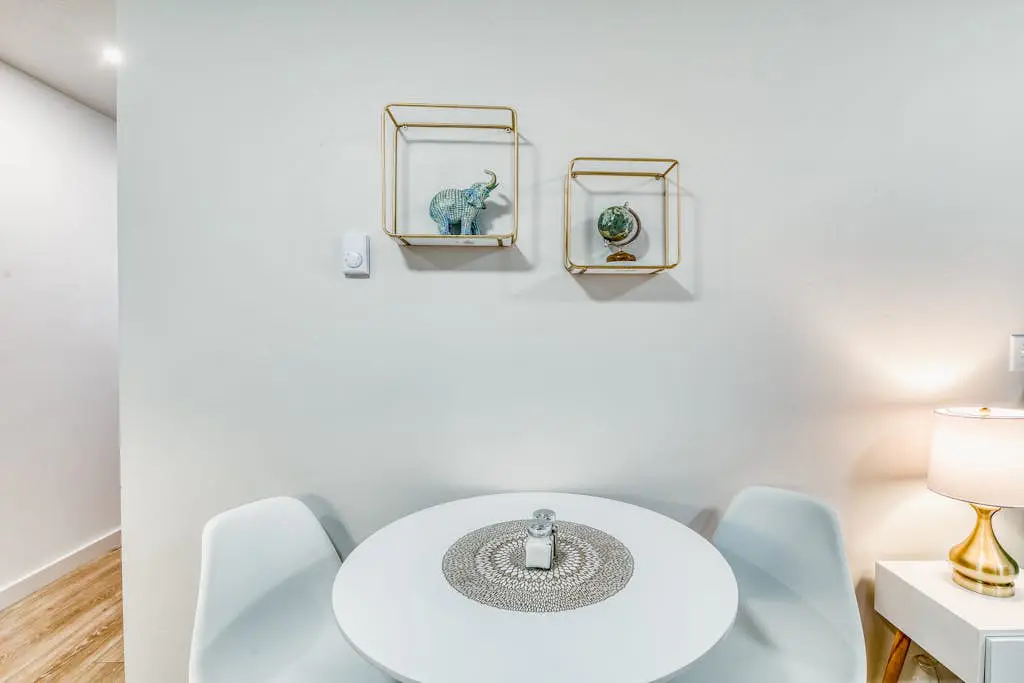 Downtown studio - walk to University - full kitchen, dog-friendly, washer/dryer