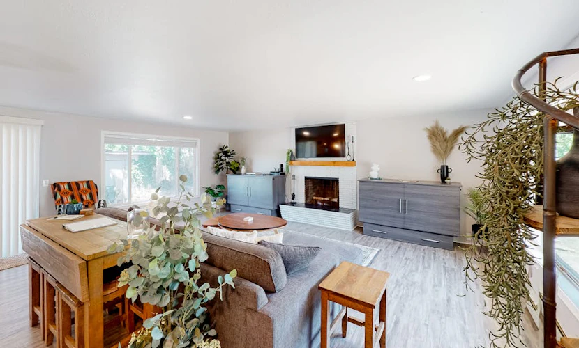 Nancy's Retreat | Home in Eugene, walk to University of Oregon & Hayward Field