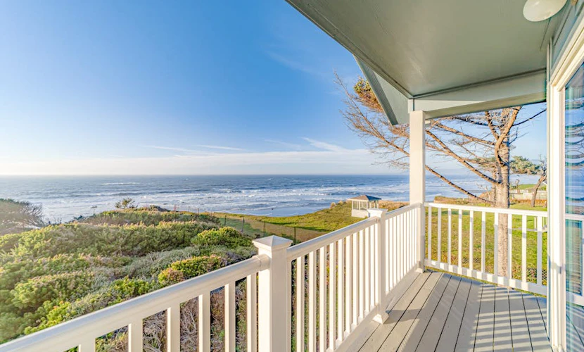 Dog-friendly ocean view home with WiFi, remote work spaces, and washer/dryer