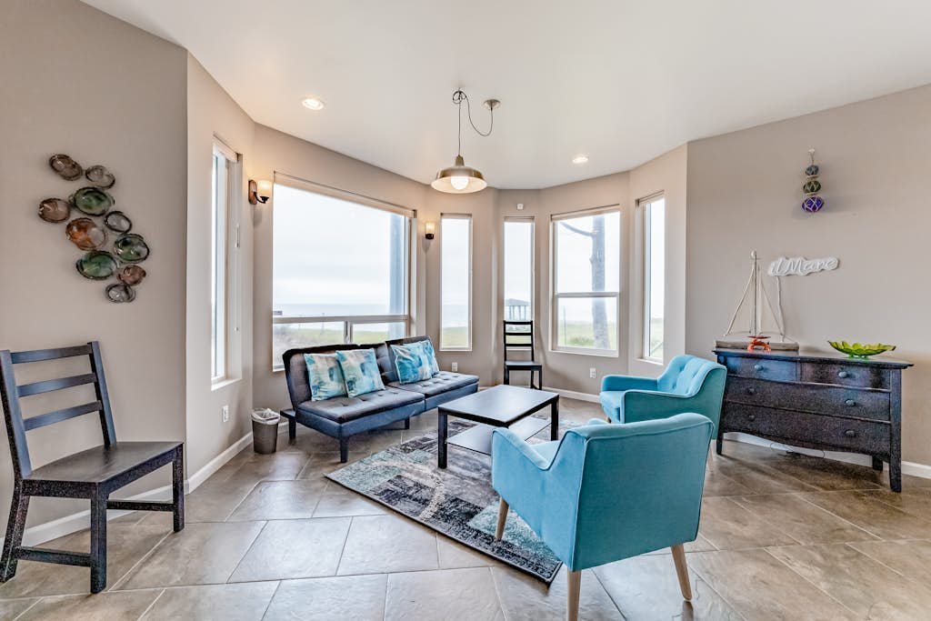 Dog-friendly ocean view home with WiFi, remote work spaces, and washer/dryer