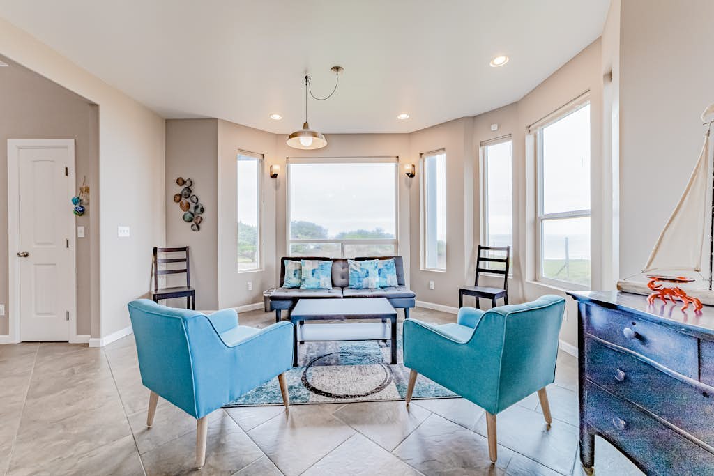 Dog-friendly ocean view home with WiFi, remote work spaces, and washer/dryer