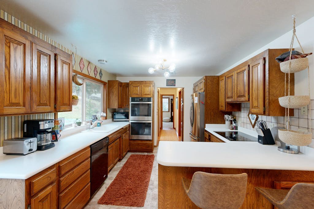 3-story home with private deck, bar & entertainment room, & W&D