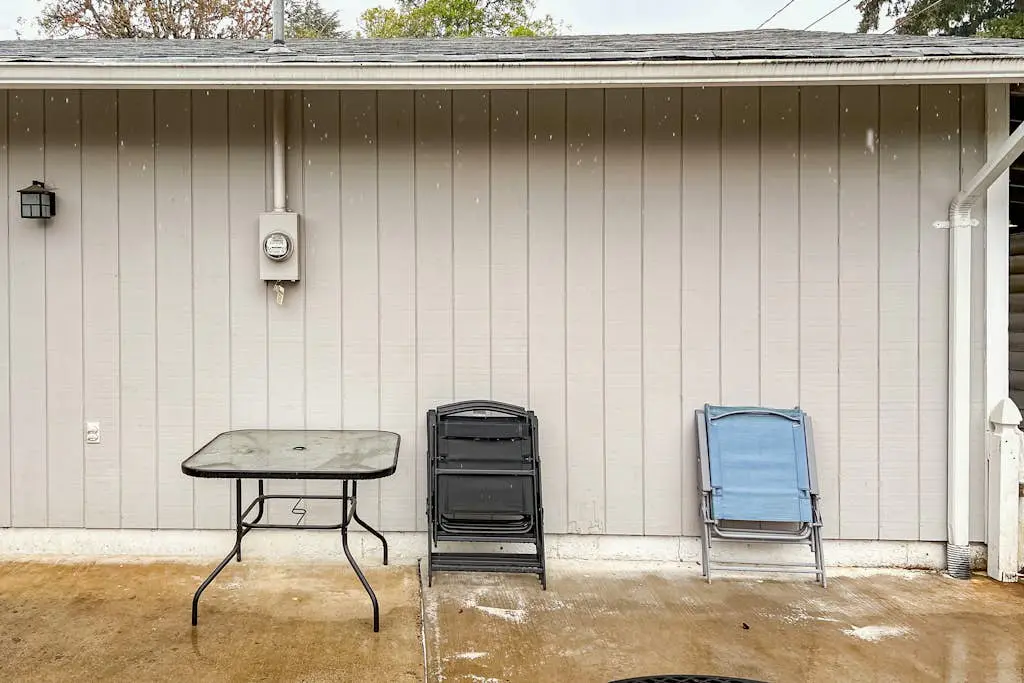 Cute, cozy home with fenced backyard & grill - close to heart of Eugene