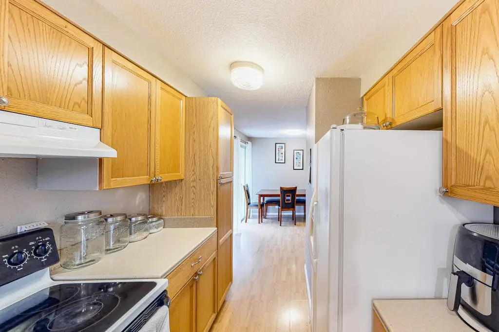 Cute, cozy home with fenced backyard & grill - close to heart of Eugene