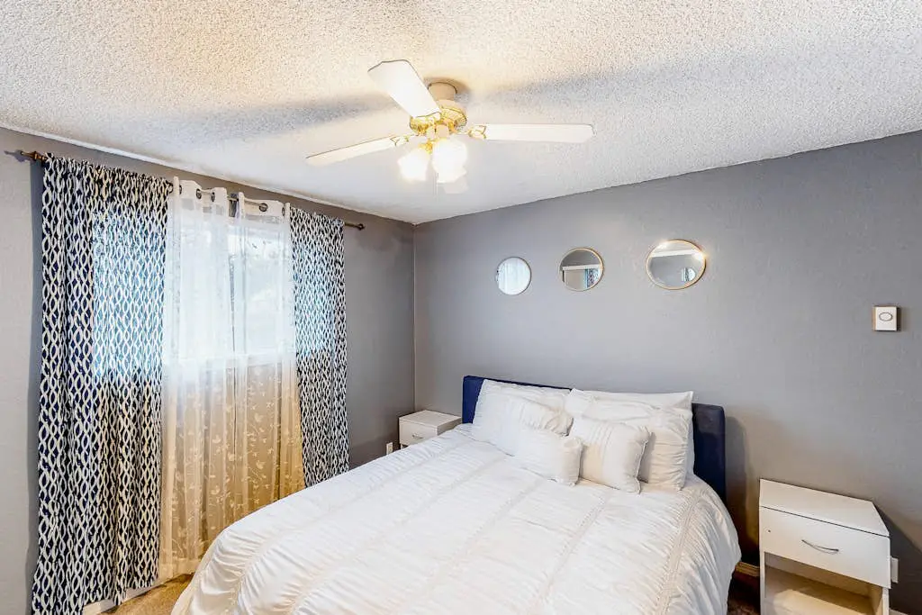Cute, cozy home with fenced backyard & grill - close to heart of Eugene