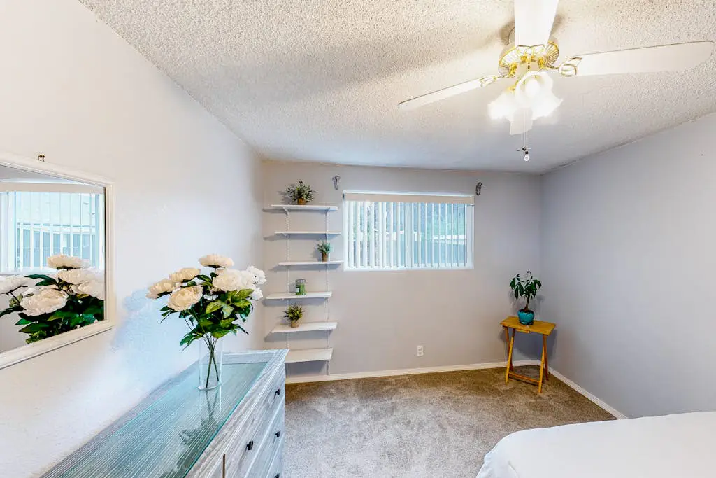 Cute, cozy home with fenced backyard & grill - close to heart of Eugene