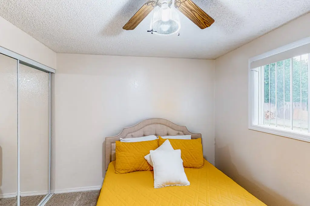 Cute, cozy home with fenced backyard & grill - close to heart of Eugene