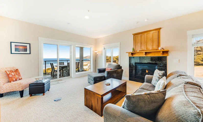 Oceanfront top floor condo with stunning views gas fireplace and grill