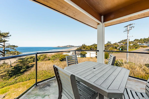 Oceanfront top floor condo with stunning views gas fireplace and grill